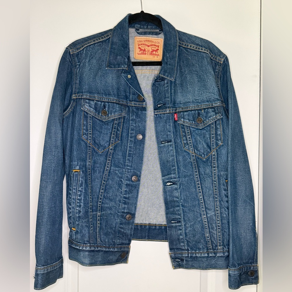 Levi’s Denim trucker jacket blue *NEW WITHOUT TAGS Men’s Medium